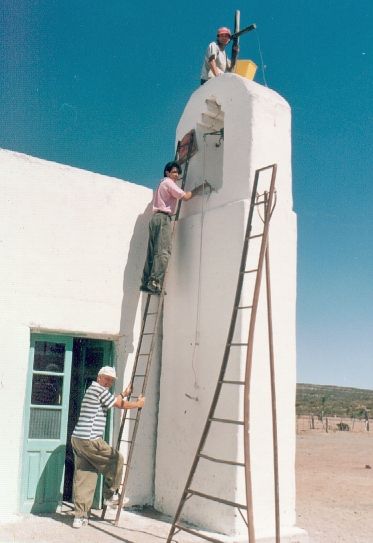 Petty arreglando campanario.jpeg