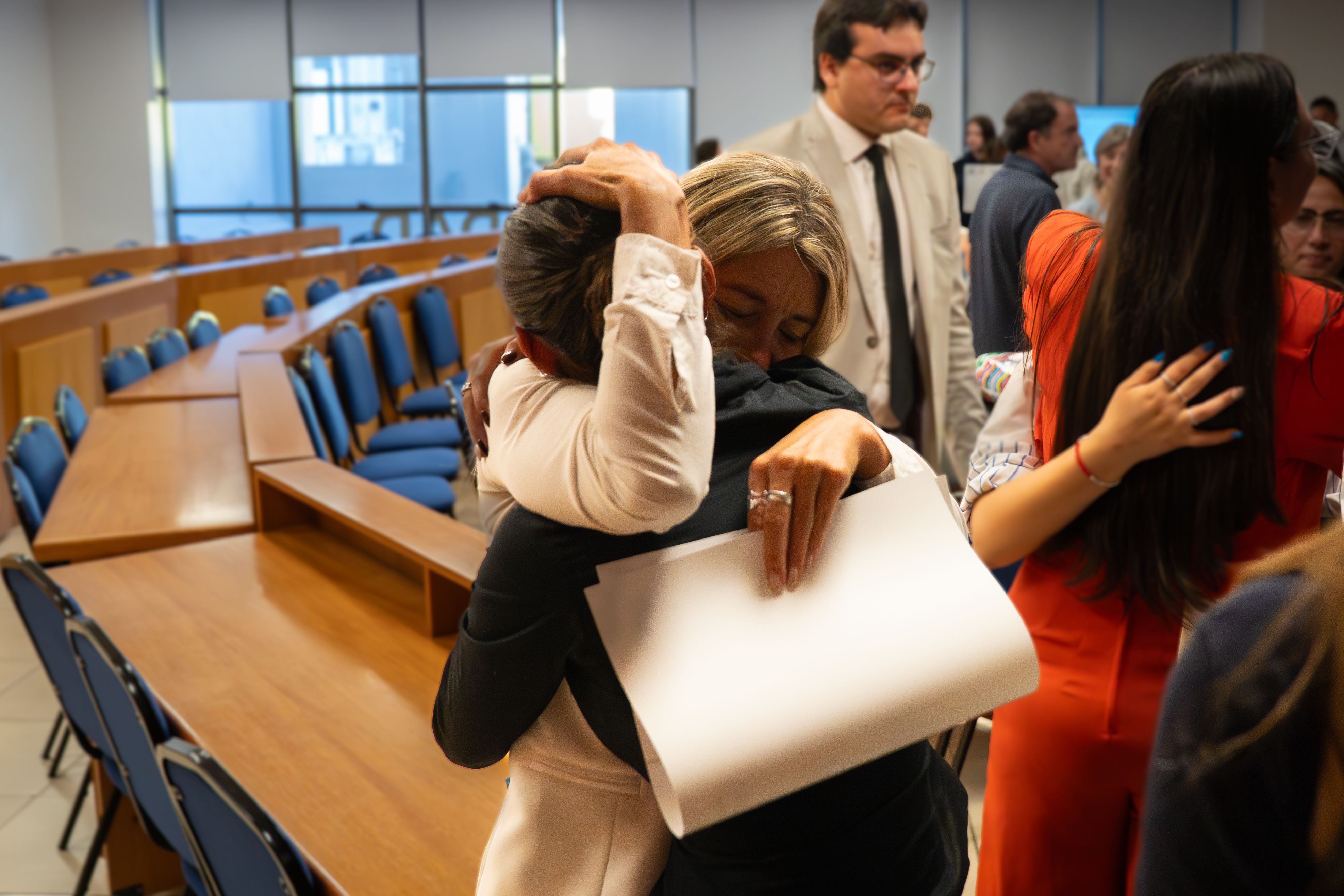 emocion abrazo mamá.jpg