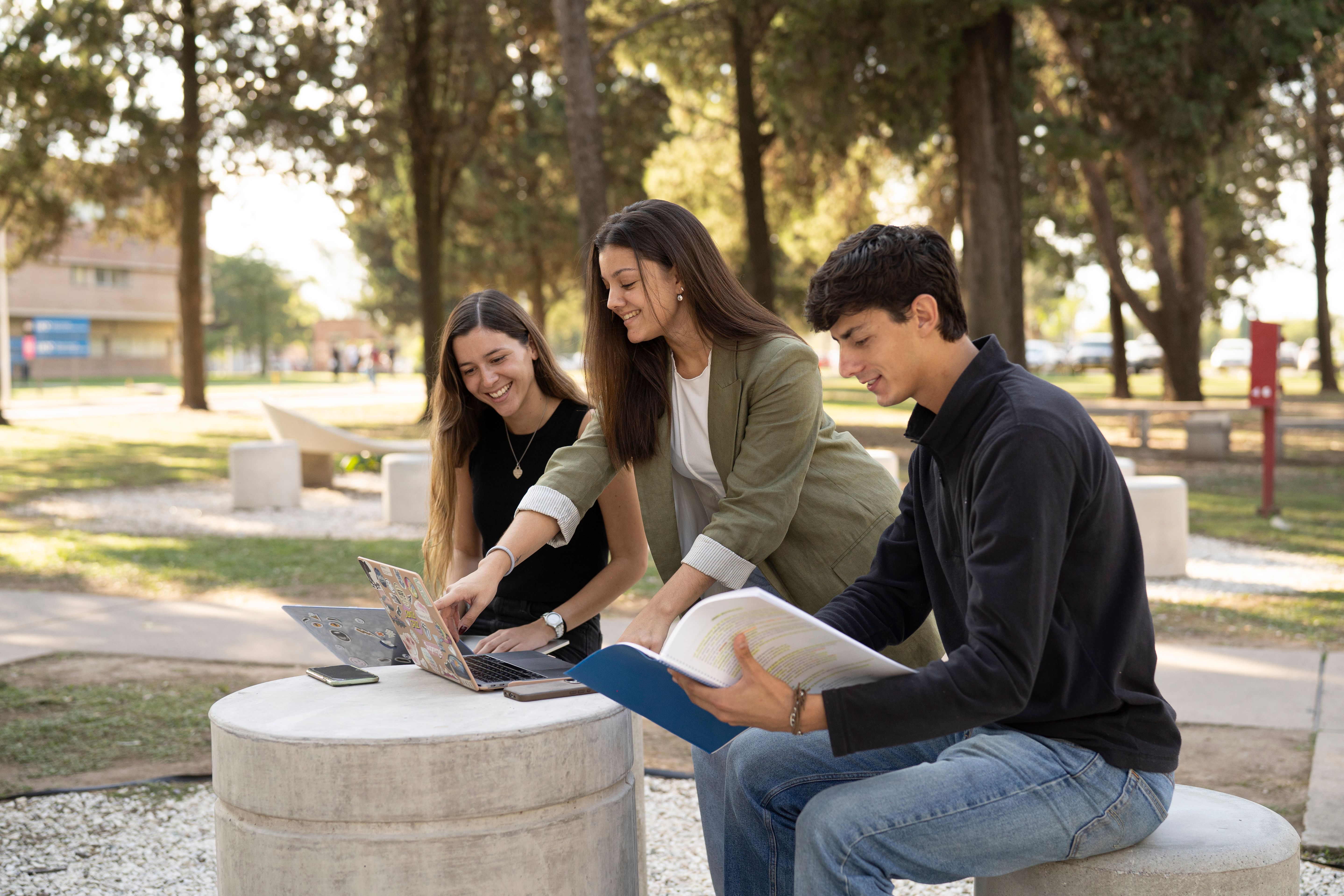 BECAS DE INTERCAMBIO