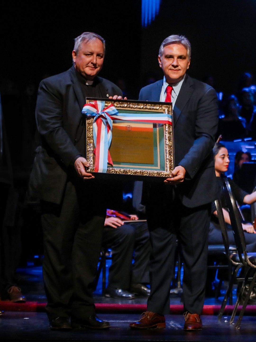 gala rector con llaryora.jpg
